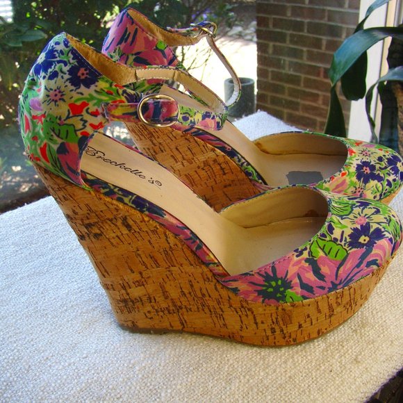 Breckelles Shoes - Breckelle's NWOT floral fabric Cork platform wedges, size 9